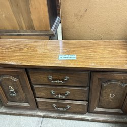 Habitat for Humanity ReStore - Tv stand