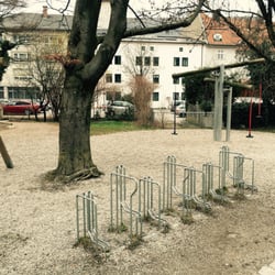 Kinderspielplatz Riedergarten - Hier gibts Radständer!