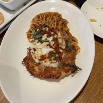 BJ's Restaurant & Brewhouse - Italian Chicken Parmigiana Pasta - Pizza Near Me - Fresno, California