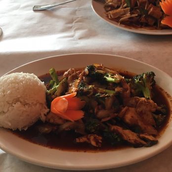 Montri Thai - Basil leave with broccoli - Thai Near Me - Warrenville, Illinois