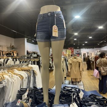 Steps New York - Women's Clothing Near Me - Sunrise, Florida Steps New York - Women's Clothing Near Me - Sunrise, Florida