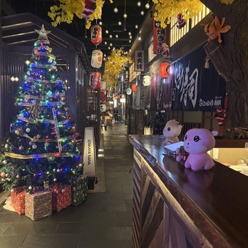Izakaya Nana - Beautiful walk through. Reminds you of Japan alley way - Izakaya Near Me - Queens, New York Izakaya Nana - Beautiful walk through. Reminds you of Japan alley way - Izakaya Near Me - Queens, New York