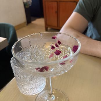 Reyna on King - Fruit flies all over our finished drinks! - Tapas Bars Near Me - Toronto, Ontario