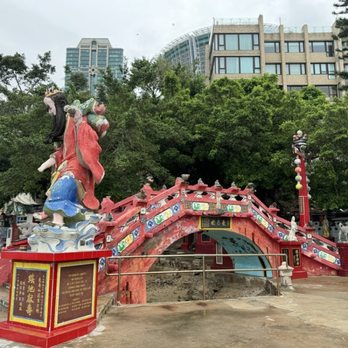 淺水灣 - We were told to cross this bridge at least 7 times as it is believed to reward longevity. - Beaches Near Me - Hong Kong, HK