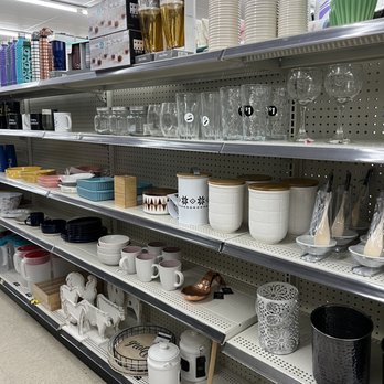 Dollar General - Look at those jars and vases, wish I could take them home - Discount Store Near Me - Concord, California