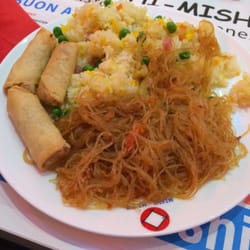 Mishi - Mishi - Un piatto di riso, spaghetti ed involtini primavera!
