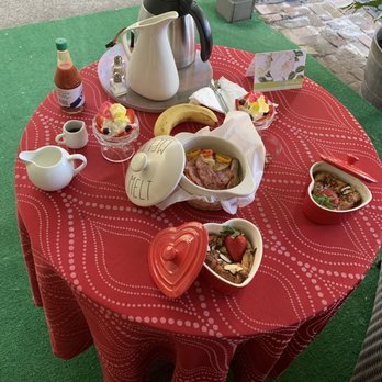 Foothill House - Wonderful breakfast spread - Bed & Breakfast Near Me - Calistoga, California