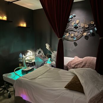 Aroma Head Spa & Massage - spa room - Day Spas Near Me - Laguna Beach, California Aroma Head Spa & Massage - spa room - Day Spas Near Me - Laguna Beach, California