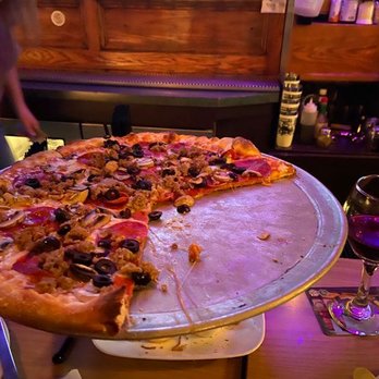 Kim's - Pizza Near Me - Oconomowoc, Wisconsin