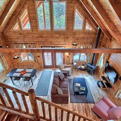 Marsh Hollow - Shadyside Cabin great room