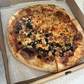 Del's Pizzeria - Half cheese half sausage and black olive medium pizza - Pizza Near Me - Pismo Beach, California Del's Pizzeria - Half cheese half sausage and black olive medium pizza - Pizza Near Me - Pismo Beach, California