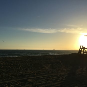 Sunset Beach - Lifeguard station at sunset - Beaches Near Me - Sunset Beach, California