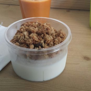 Happy Salad - Yogurt con frutta secca - Fast Food Near Me - Bergamo, BG