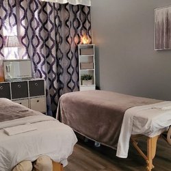 Aluna Skincare And Massage - Massage room