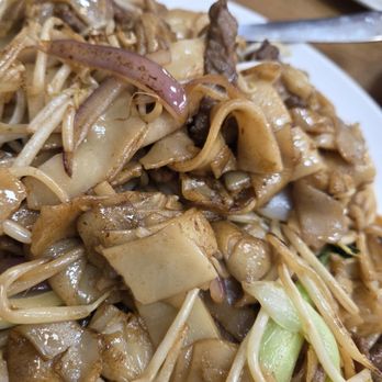 Lin Dumpling - Dru chow fun with beef - Noodles Near Me - Sacramento, California
