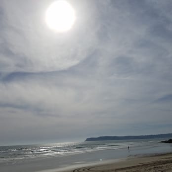 Coronado Center Beach - Light stratus clouds overcasting a Tuesday Coronado afternoon. Perfect napping weather - Beaches Near Me - Coronado, California Coronado Center Beach - Light stratus clouds overcasting a Tuesday Coronado afternoon. Perfect napping weather - Beaches Near Me - Coronado, California