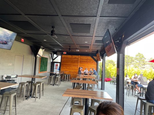 The HUB Sports Bistro by null