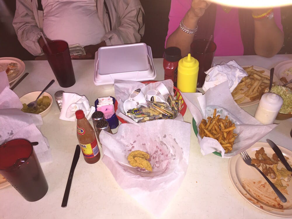 Doc's Fish & Steak Logo