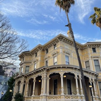 HI Sacramento Hostel - Outside of the building - Hostels Near Me - Sacramento, California
