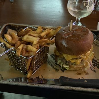 TapRoom Beer Co - DBL Smash Burger - Breweries Near Me - San Diego, California TapRoom Beer Co - DBL Smash Burger - Breweries Near Me - San Diego, California