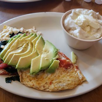 Mulberry Lane Cafe - Farmers Market omelet with grits - Breakfast & Brunch Near Me - Melbourne, Florida