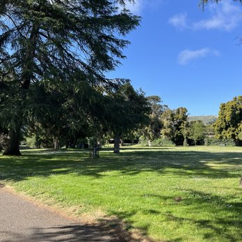 Arroyo Viejo Park - Open field - Parks Near Me - Oakland, California Arroyo Viejo Park - Open field - Parks Near Me - Oakland, California