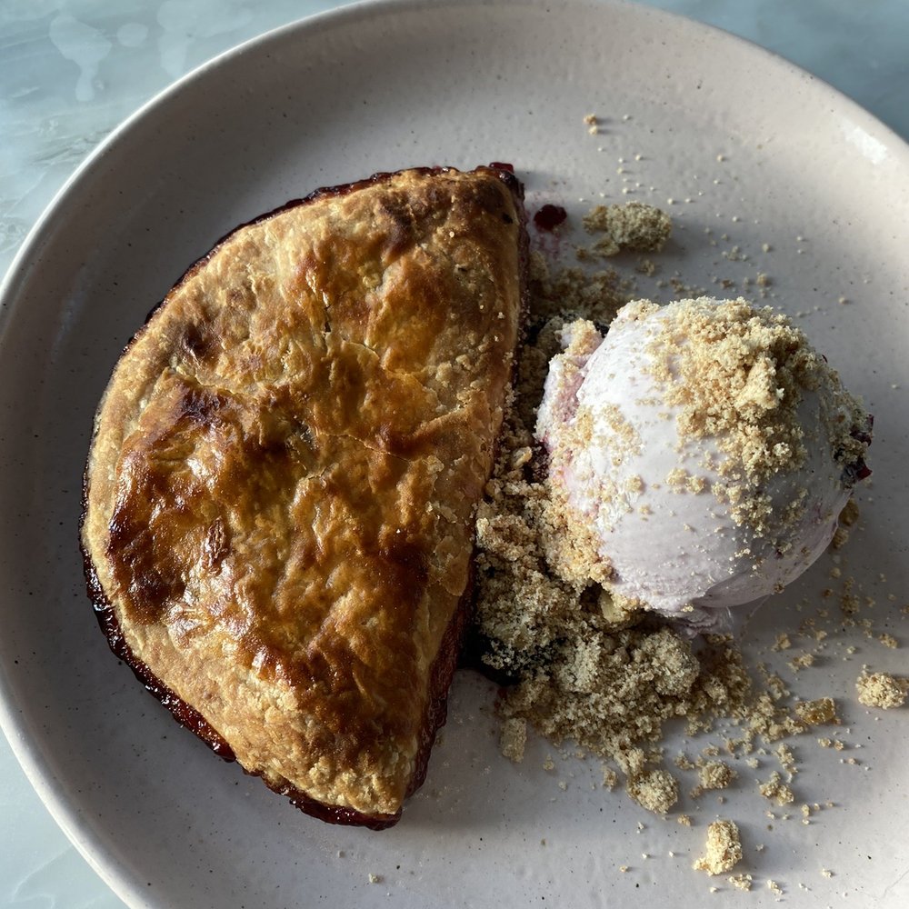 The Citizen - Blackberry pie with cobbler ice cream - New American Near Me - Alys Beach, Florida The Citizen - Blackberry pie with cobbler ice cream - New American Near Me - Alys Beach, Florida