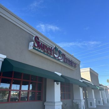 Sweet Tomatoes - Outside - Buffets Near Me - Tucson, Arizona