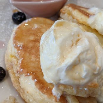 Cream Pot - Blueberry compote souffle pancakes - Breakfast & Brunch Near Me - Honolulu, Hawaii