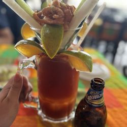 La Cabaña - Tarro Michelada con camarón
