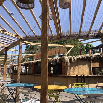 Mercato Metropolitano - Outdoors in the secret garden, daytime. - Farmers Market Near Me - London, XGL Mercato Metropolitano - Outdoors in the secret garden, daytime. - Farmers Market Near Me - London, XGL