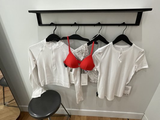 lululemon by null