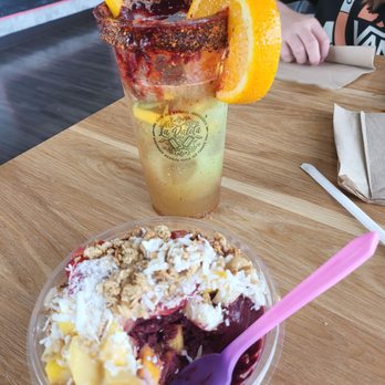 La Paleta - Acai bowl with fresh fruit and Fresca michalagua - Ice Cream & Frozen Yogurt Near Me - Las Vegas, Nevada