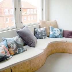 ManuVision Huset København - Vores venteværelse er et rart sted at tilbringe tiden inden en behandling. Kom tidligt og tag et hvil med benene oppe.
