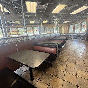 Hardee's - Burgers Near Me - Conway, Arkansas
