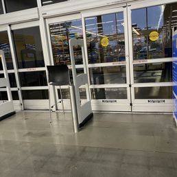 Door still closed 45 mins past opening