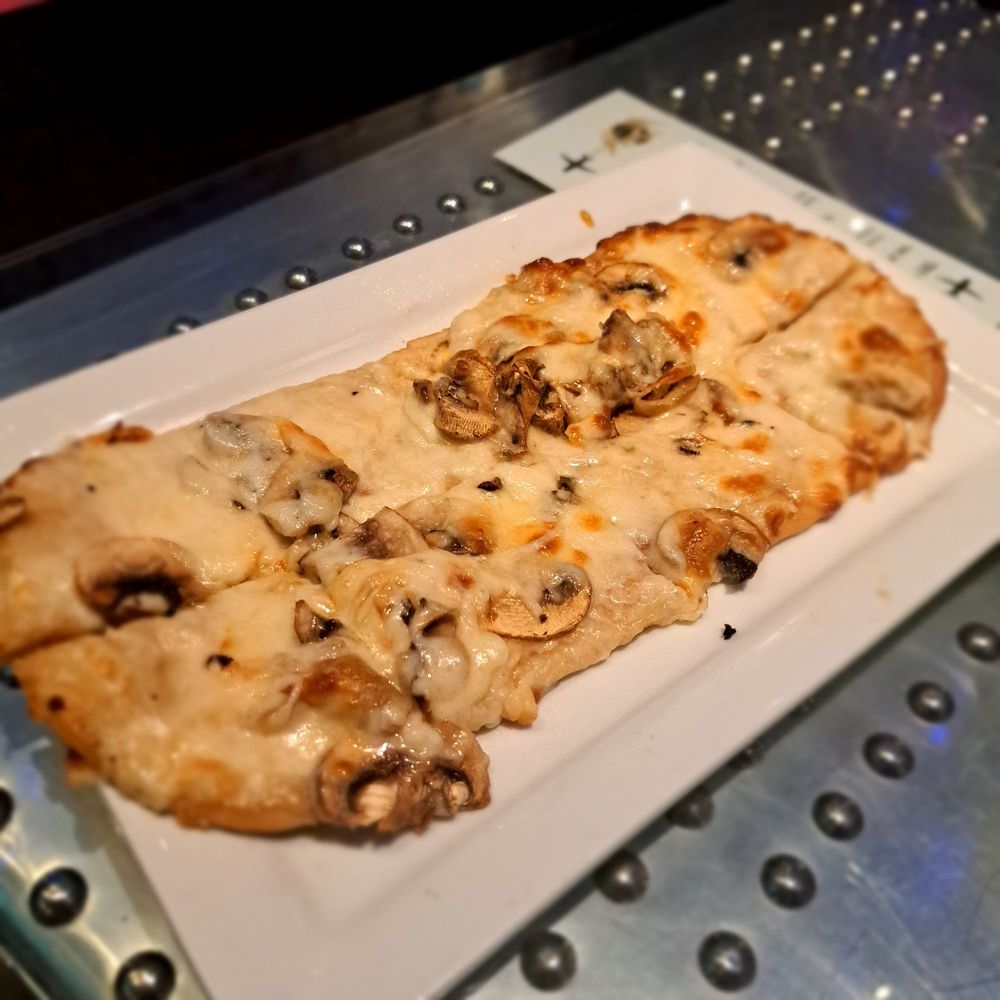 Gourmet flat bread (comes with truffle oil drizzle and arugula, but I ordered without) Gourmet flat bread (comes with truffle oil drizzle and arugula, but I ordered without)