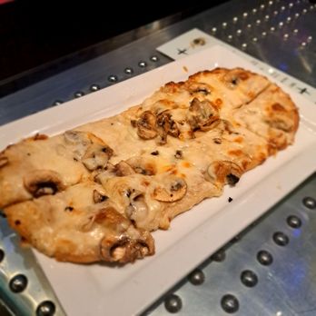PS Air - Gourmet flat bread (comes with truffle oil drizzle and arugula, but I ordered without) - Cocktail Bars Near Me - Palm Springs, California PS Air - Gourmet flat bread (comes with truffle oil drizzle and arugula, but I ordered without) - Cocktail Bars Near Me - Palm Springs, California
