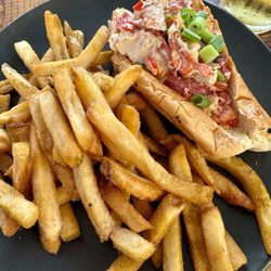 Salt & Sol - Lobster roll and fries