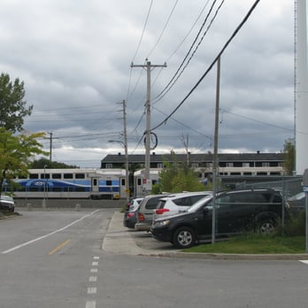 Exo - De la Concorde in Laval is intermodal.  AMT train is seen, and icon is up (u-bahn).  Metro (squint) is down, as is icon (s-bahn). - Public Transportation Near Me - Montreal, Quebec