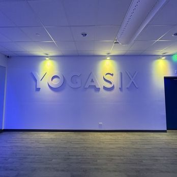 YogaSix Highland Park - Clean and spacious studio with mood lighting - Yoga Near Me - Highland Park, Illinois YogaSix Highland Park - Clean and spacious studio with mood lighting - Yoga Near Me - Highland Park, Illinois