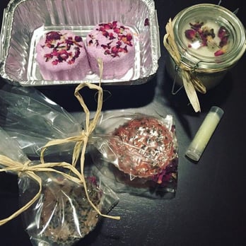 Let's Make It! - Soaps, hand scrub, bath bombs, and lip balm. - Art Classes Near Me - Richmond Hill, Ontario