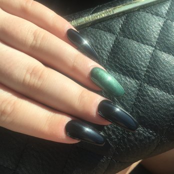 Diva's Nails - Acrylic nails by Mia - Nail Salons Near Me - Burbank, California