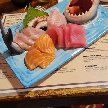 Goro's Sushi - Sashimi Delux 15pcs. - Sushi Bars Near Me - San Antonio, Texas