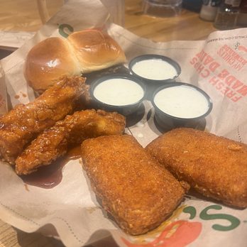 Chili's - Triple Dipper (big mouth bites, Nashville hot mozzarella, honey-chipotle chicken crispers - American Near Me - Charleston, West Virginia Chili's - Triple Dipper (big mouth bites, Nashville hot mozzarella, honey-chipotle chicken crispers - American Near Me - Charleston, West Virginia
