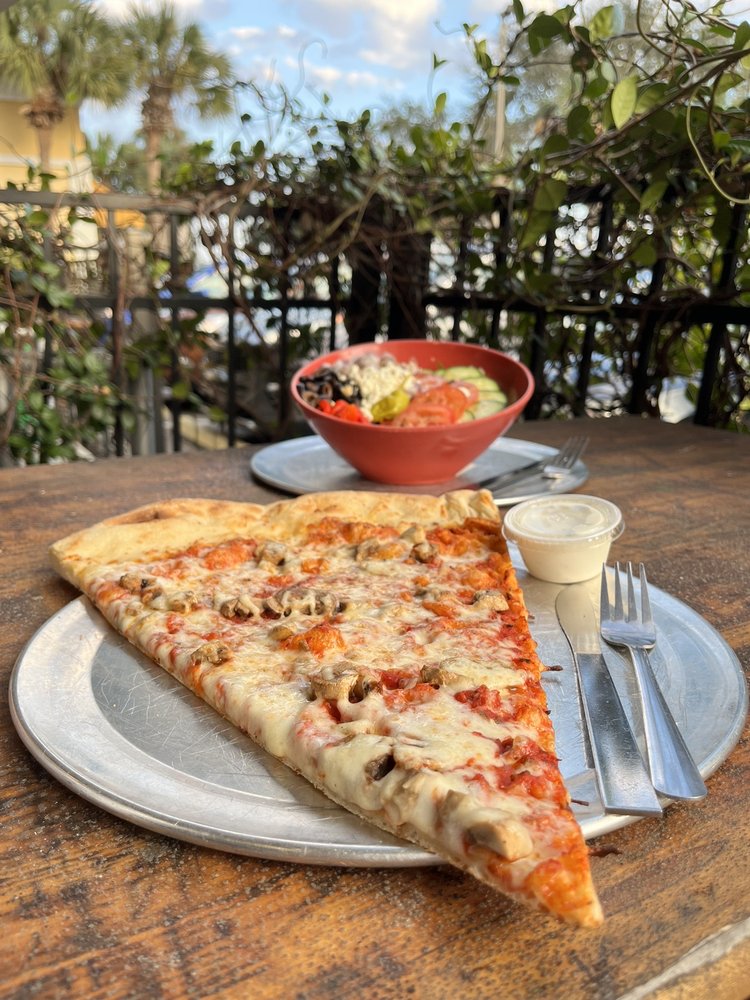Lazy Moon Pizza