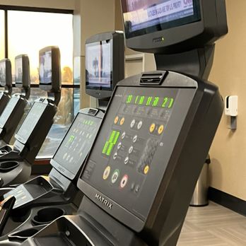 LA Fitness - Tons of treadmills - Gyms Near Me - Long Beach, California LA Fitness - Tons of treadmills - Gyms Near Me - Long Beach, California