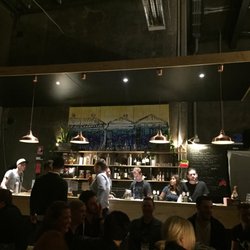 Henry Street Brewhouse - Game time at the bar