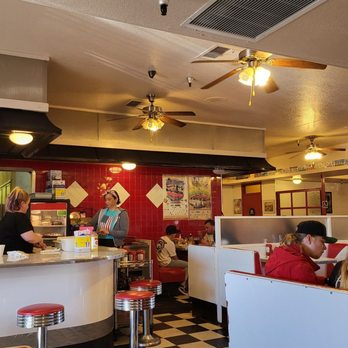 Jenny's Diner - diners sitting at the counter - Diners Near Me - Highland, California Jenny's Diner - diners sitting at the counter - Diners Near Me - Highland, California