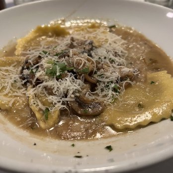 MA'S Italian Kitchen - Their MUSHROOM RAVIOLI! - Italian Near Me - Burbank, California